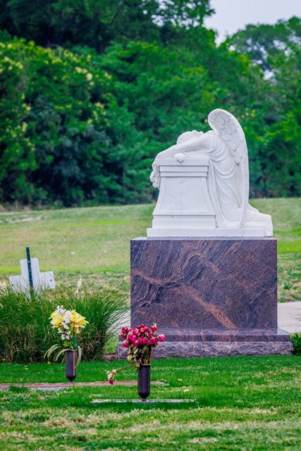 Angel memorial sculpture at Ridgeview West Memorial Park