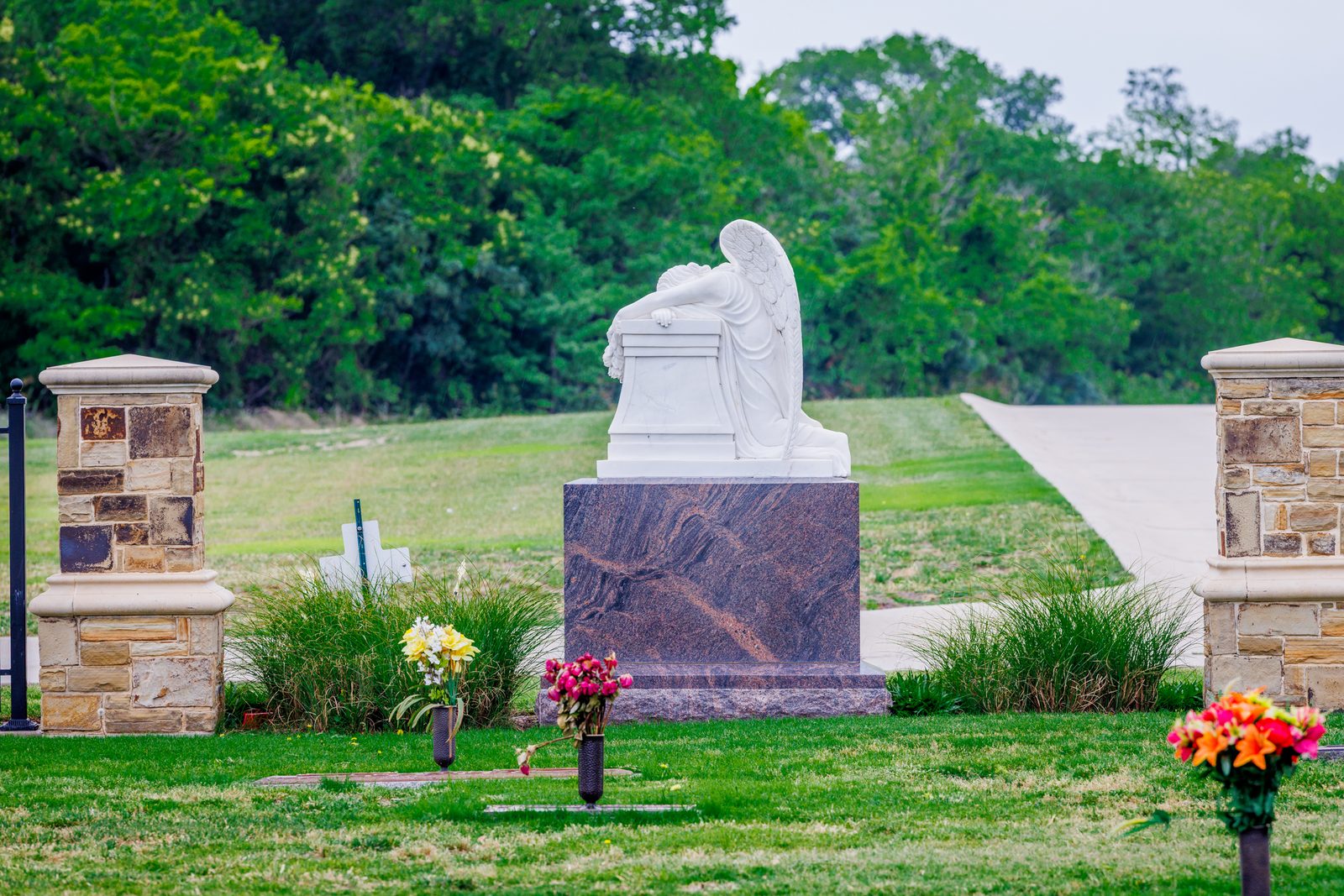 Angel memorial sculpture at Ridgeview West Memorial Park